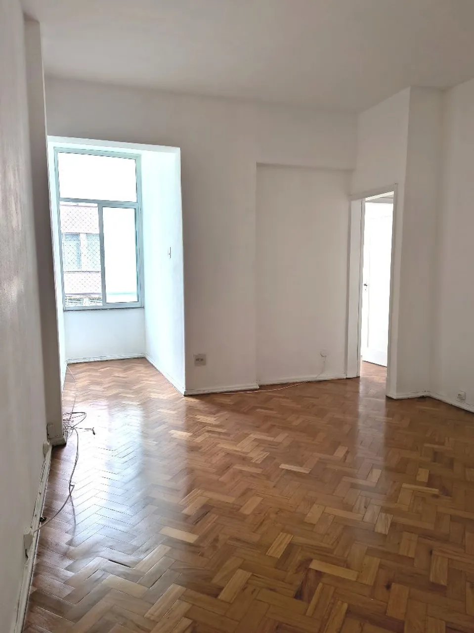 Wood or laminate floors in a 2-bedroom apartment, 72 m² — photo 8
