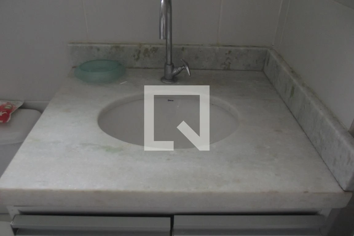 Furnished apartment with 3 bedrooms and enclosed balcony — photo 7