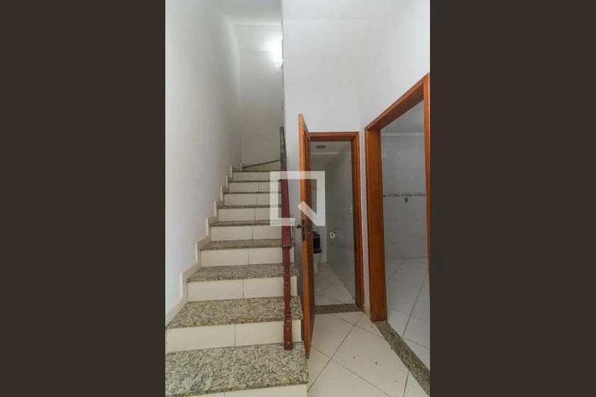 Balcony with a grill in a 2-bedroom house, 125 m² — photo 31