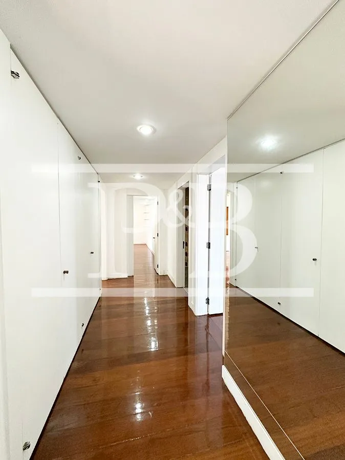 4-bedroom apartment with balcony and 319 m² — photo 12