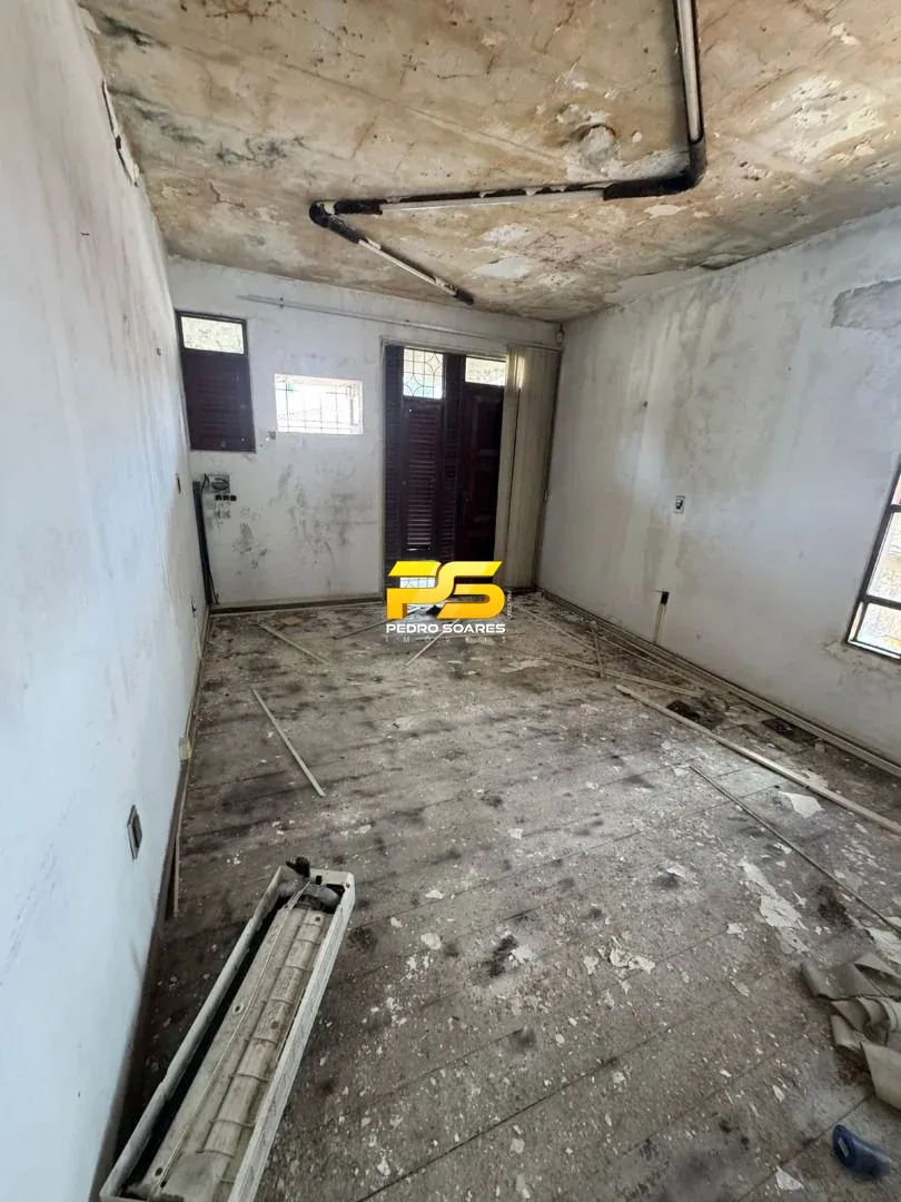 Unfurnished house for rent with 12 bedrooms and 5 baths — photo 15