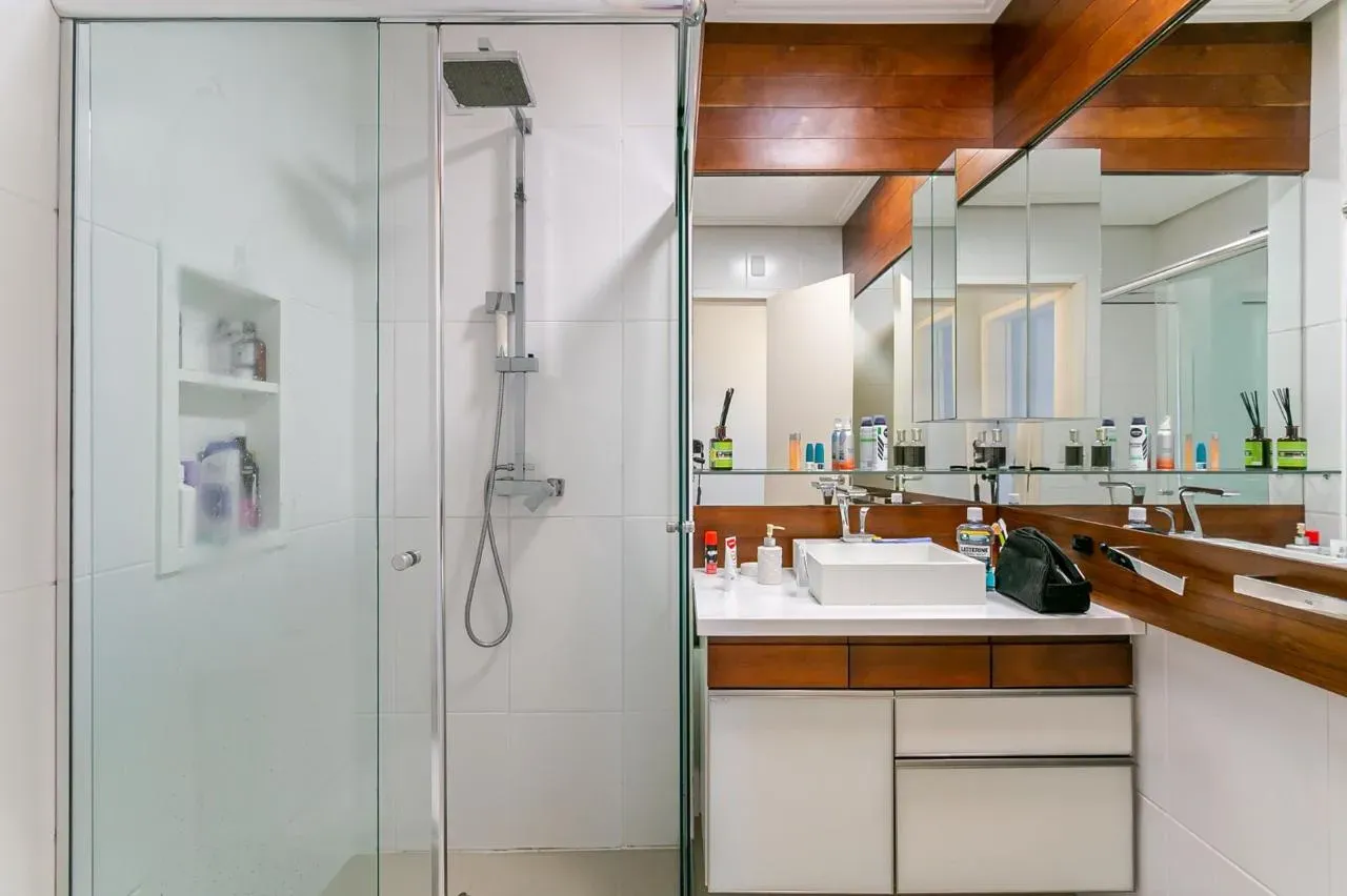 3-bedroom apartment in a building with a gym — photo 13