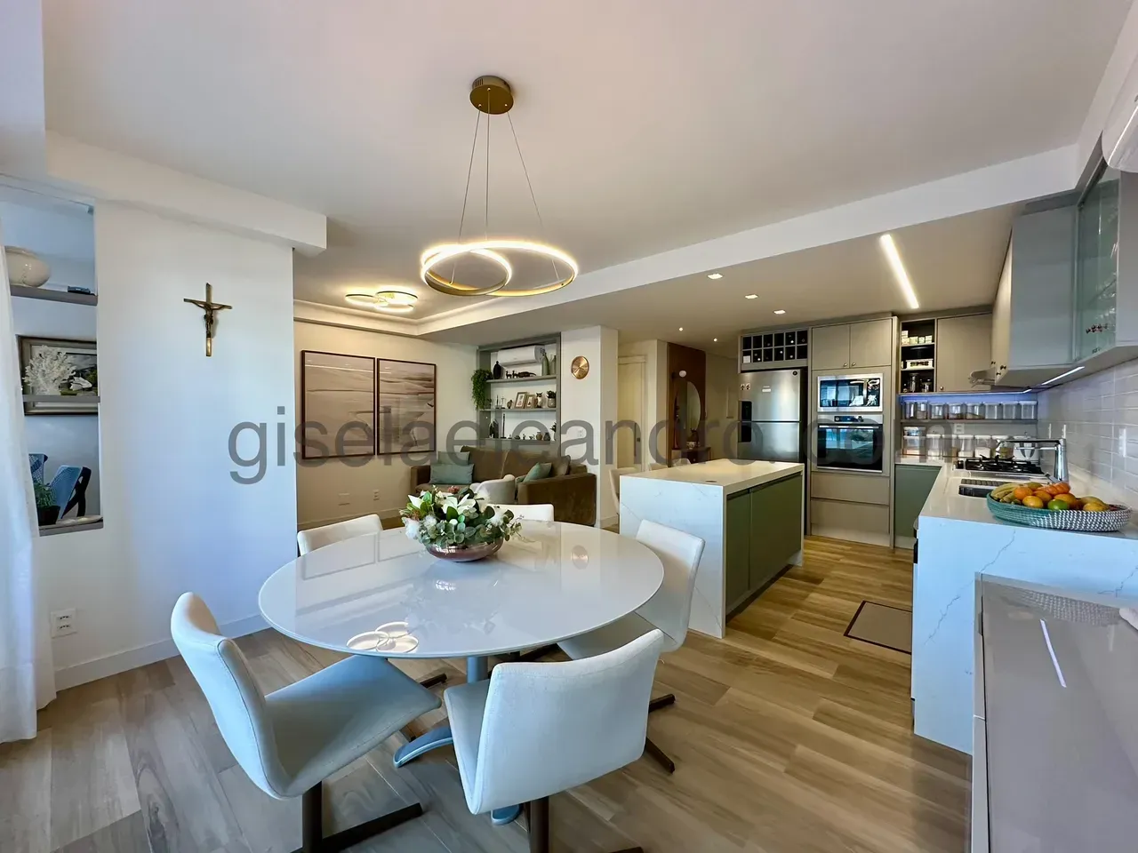 Furnished 2-bedroom apartment with 3 bathrooms — photo 9