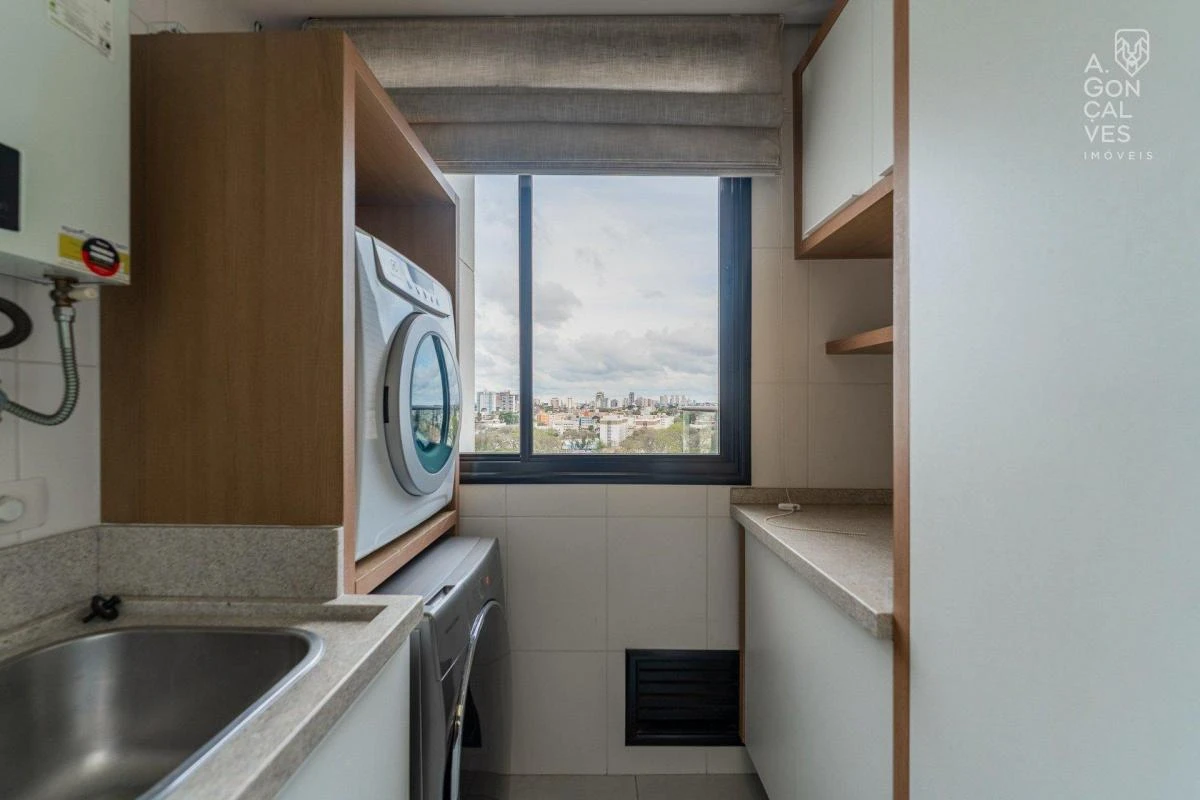 Furnished apartment, 150 m², with floor-to-ceiling windows — photo 23