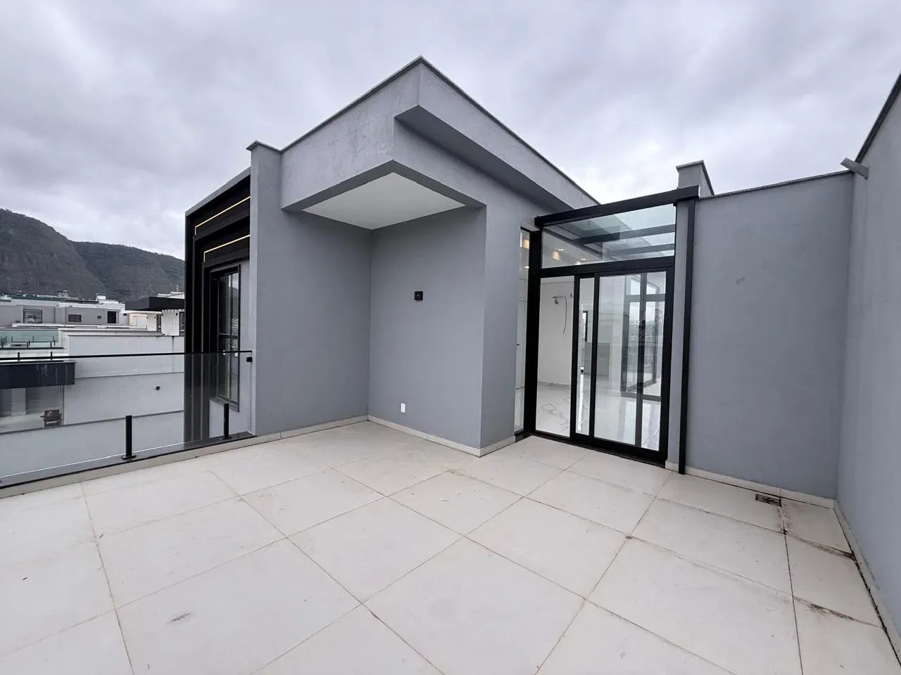 Private pool in a 5-bedroom house, 410 m² — photo 10