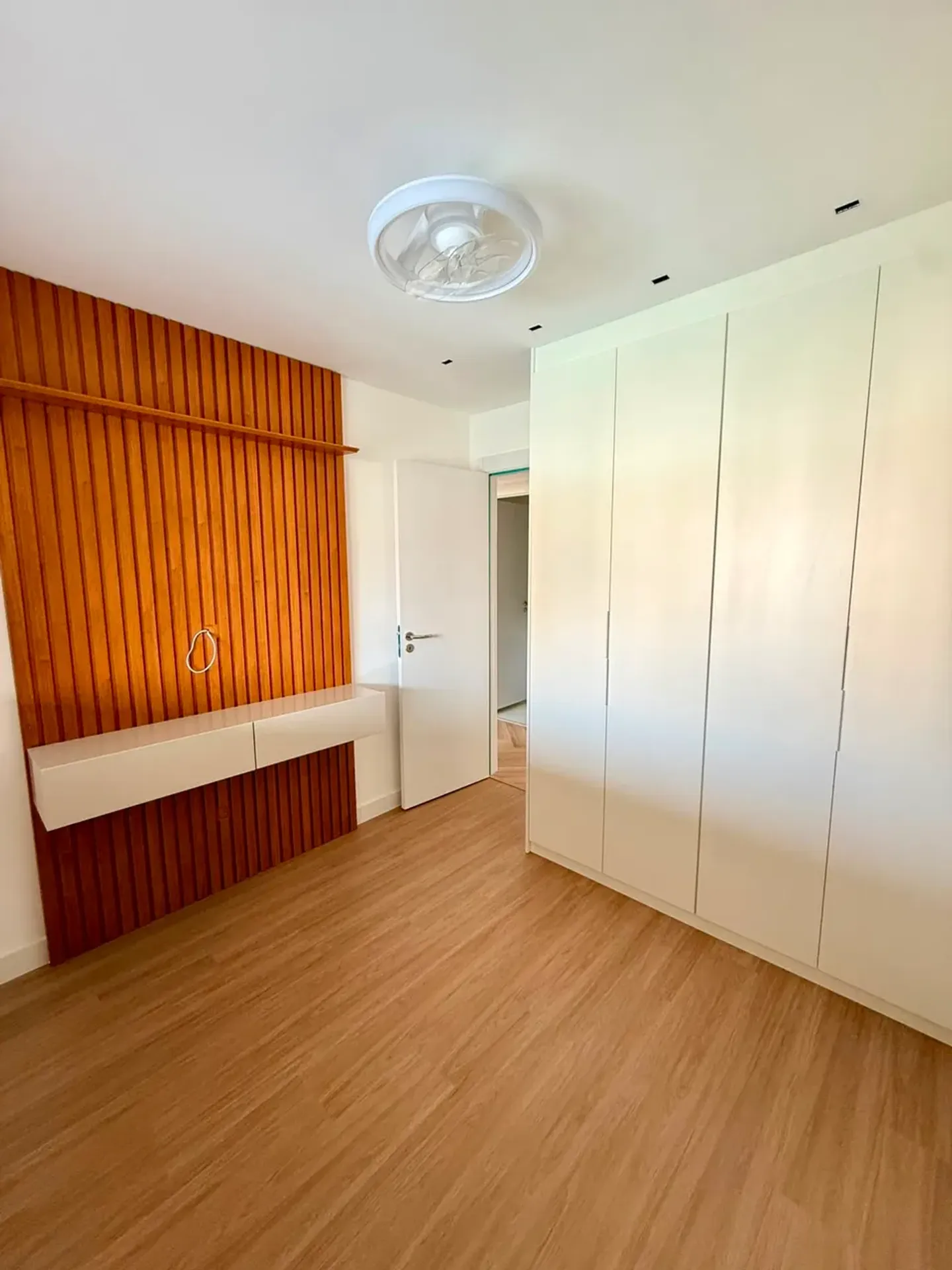 3-bedroom apartment with balcony and open-plan kitchen — photo 22