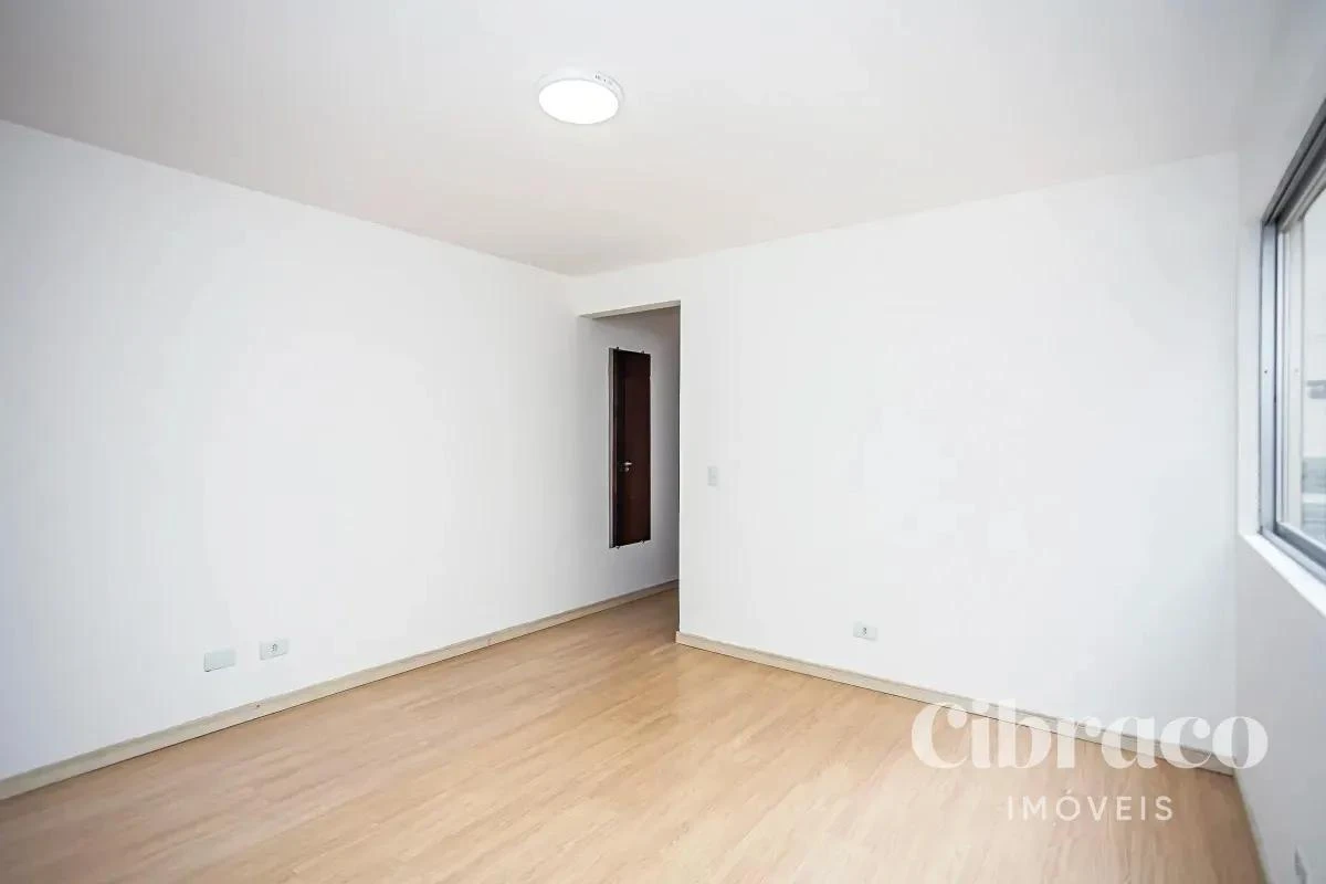 Apartment, 37 m², with wood or laminate floors — photo 6