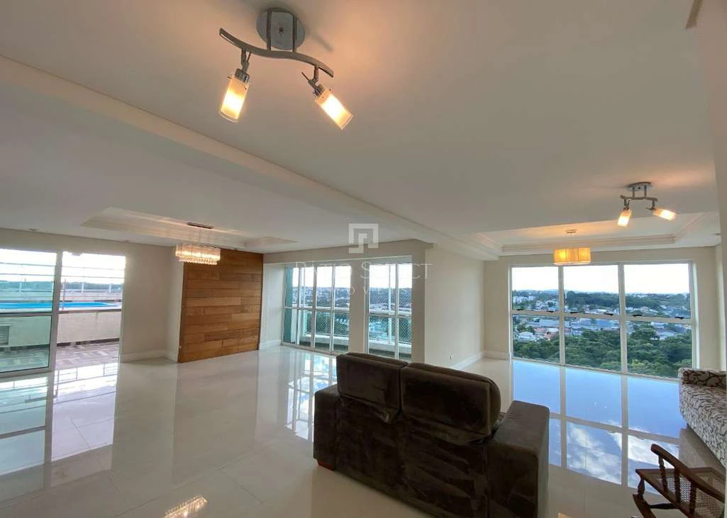 Apartamento de 4 dormitorios con ventanas del suelo al techo — photo 2