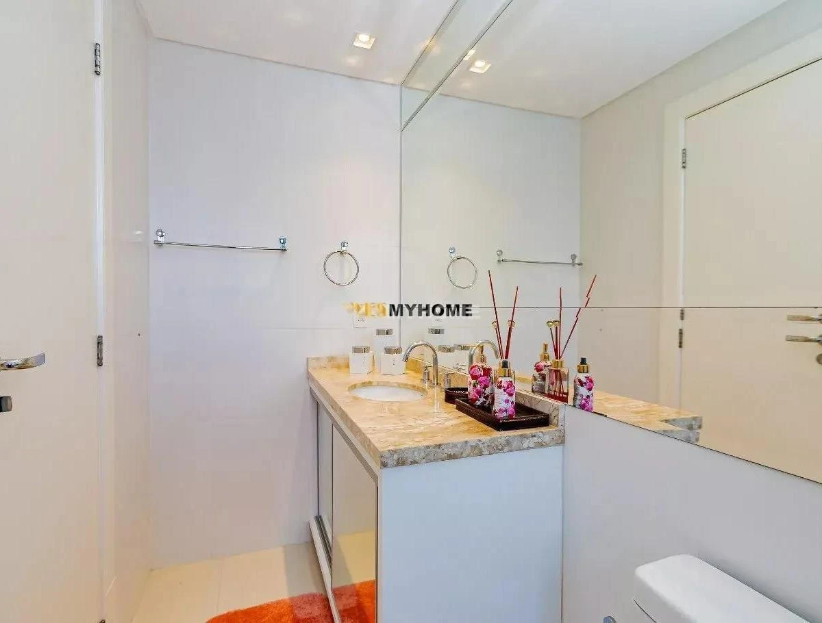Furnished apartment with 3 en-suite bedrooms and balcony — photo 33
