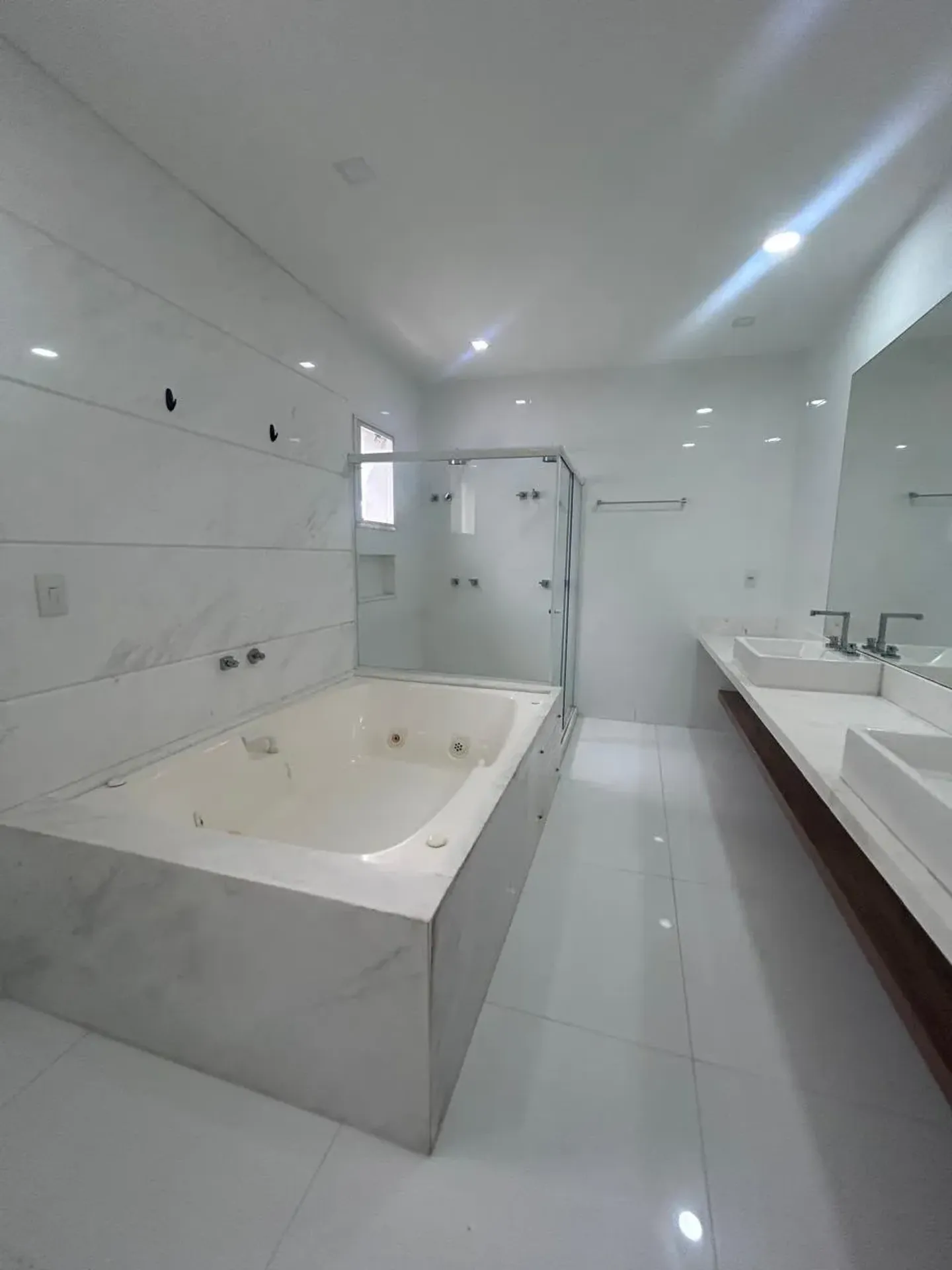 5-bedroom house with a walk-in closet in Rio de Janeiro — photo 26