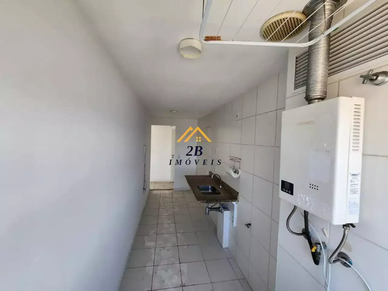 Unfurnished apartment with 3 bedrooms and 2 bathrooms — photo 4