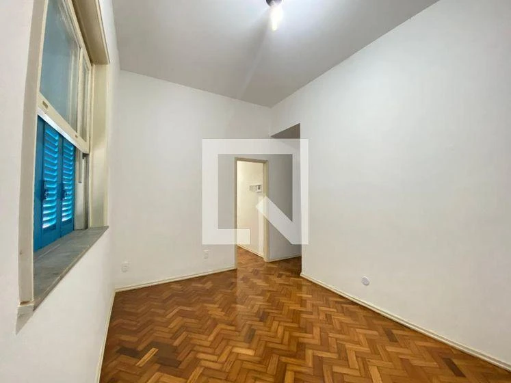 Wood or laminate floors in a one-bedroom apartment, 50 m² — photo 5