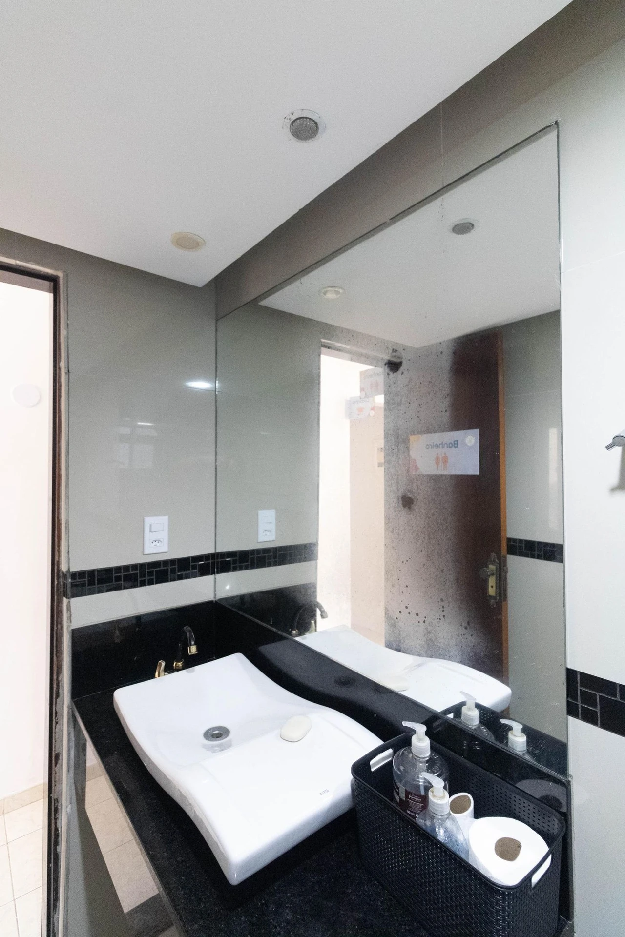 House with 3 bedrooms and a separate kitchen with gas stove — photo 45
