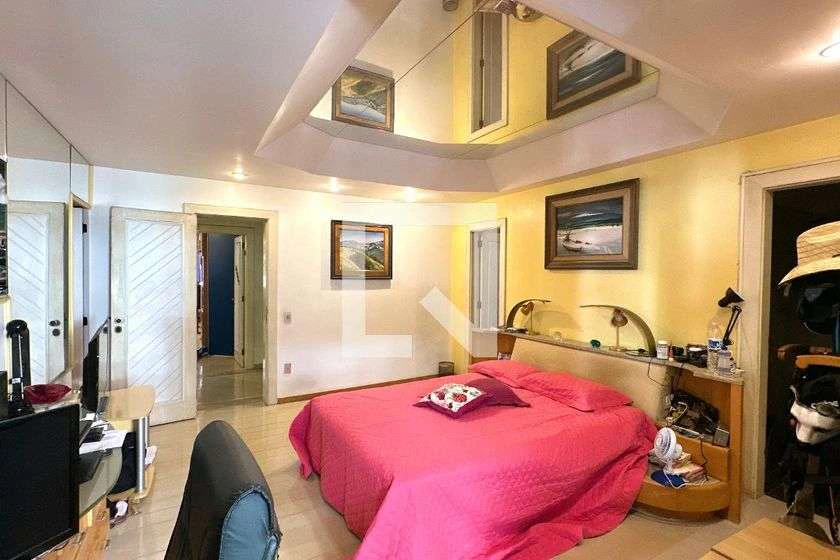 Duplex apartment with 3 en-suite bedrooms and laundry — photo 8