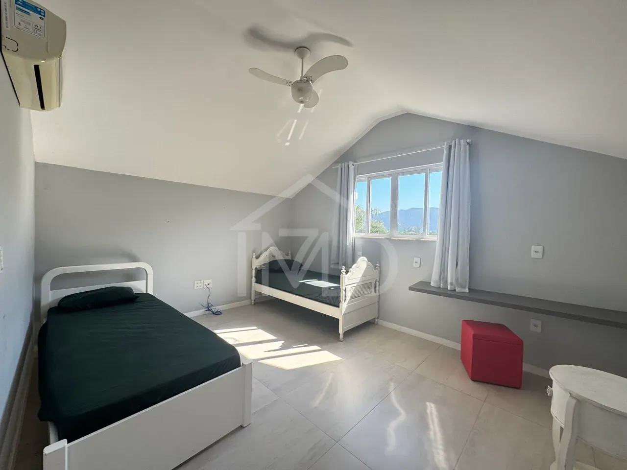Furnished house with 4 suites and pool, 350 m² — photo 31