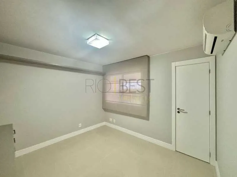 Apartment with 4 bedrooms, 5 bathrooms and a balcony — photo 22