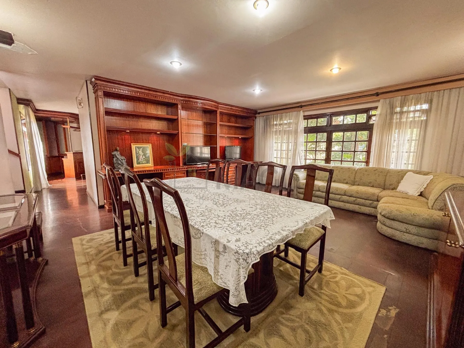 House with 5 bedrooms and 13 parking spaces across 2 floors — photo 59