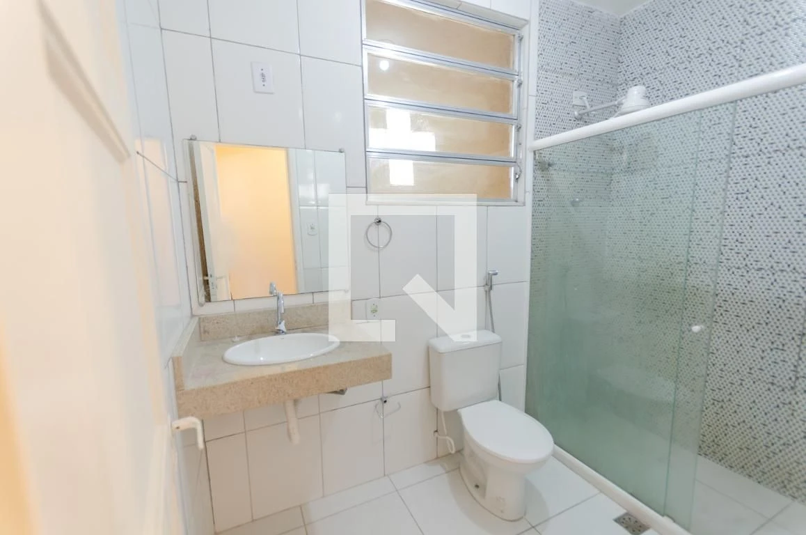 2-bedroom apartment with wood or laminate floors — photo 10