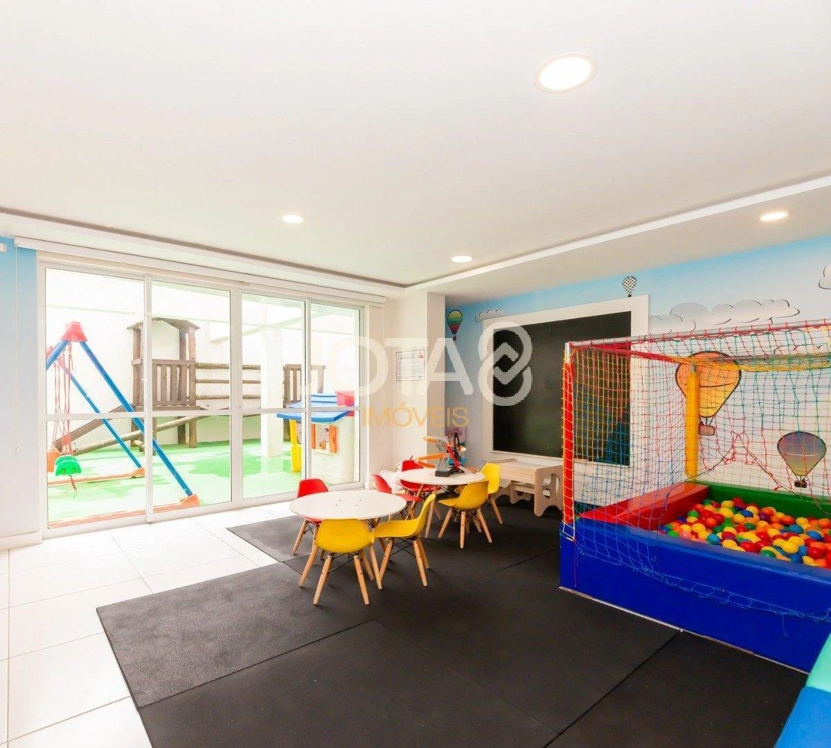 2-bedroom apartment in a building with a gym — photo 38