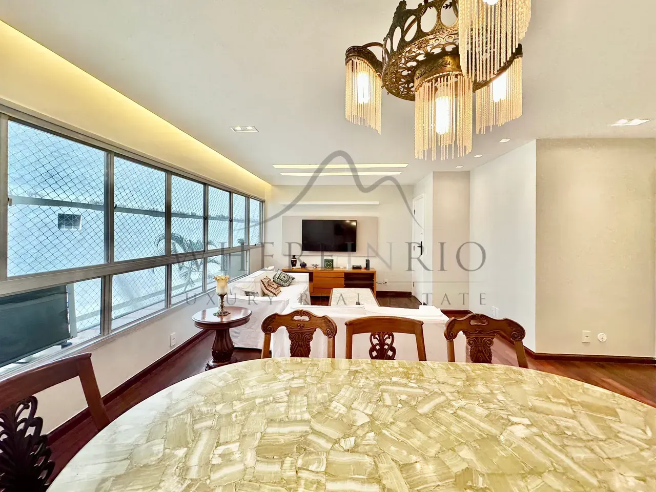 Apartment with 4 bedrooms and a closed kitchen with gas stove — photo 16