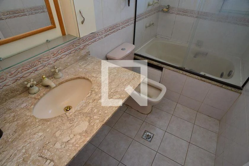Top-floor rental with 4 bedrooms and 200 m² — photo 43