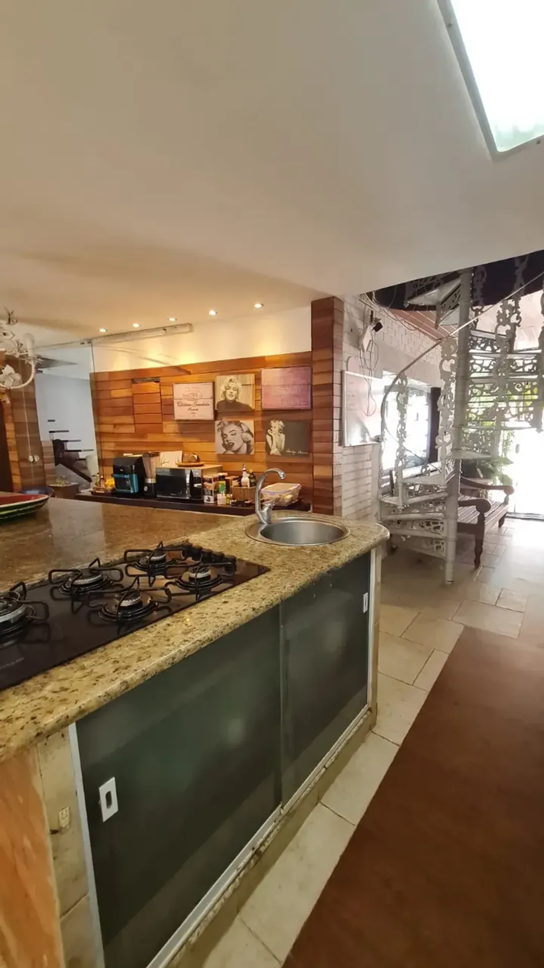 Furnished house 450 m² with 4 bedrooms and 4 bathrooms — photo 10
