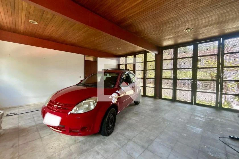 4-bedroom house with a bathtub — photo 6