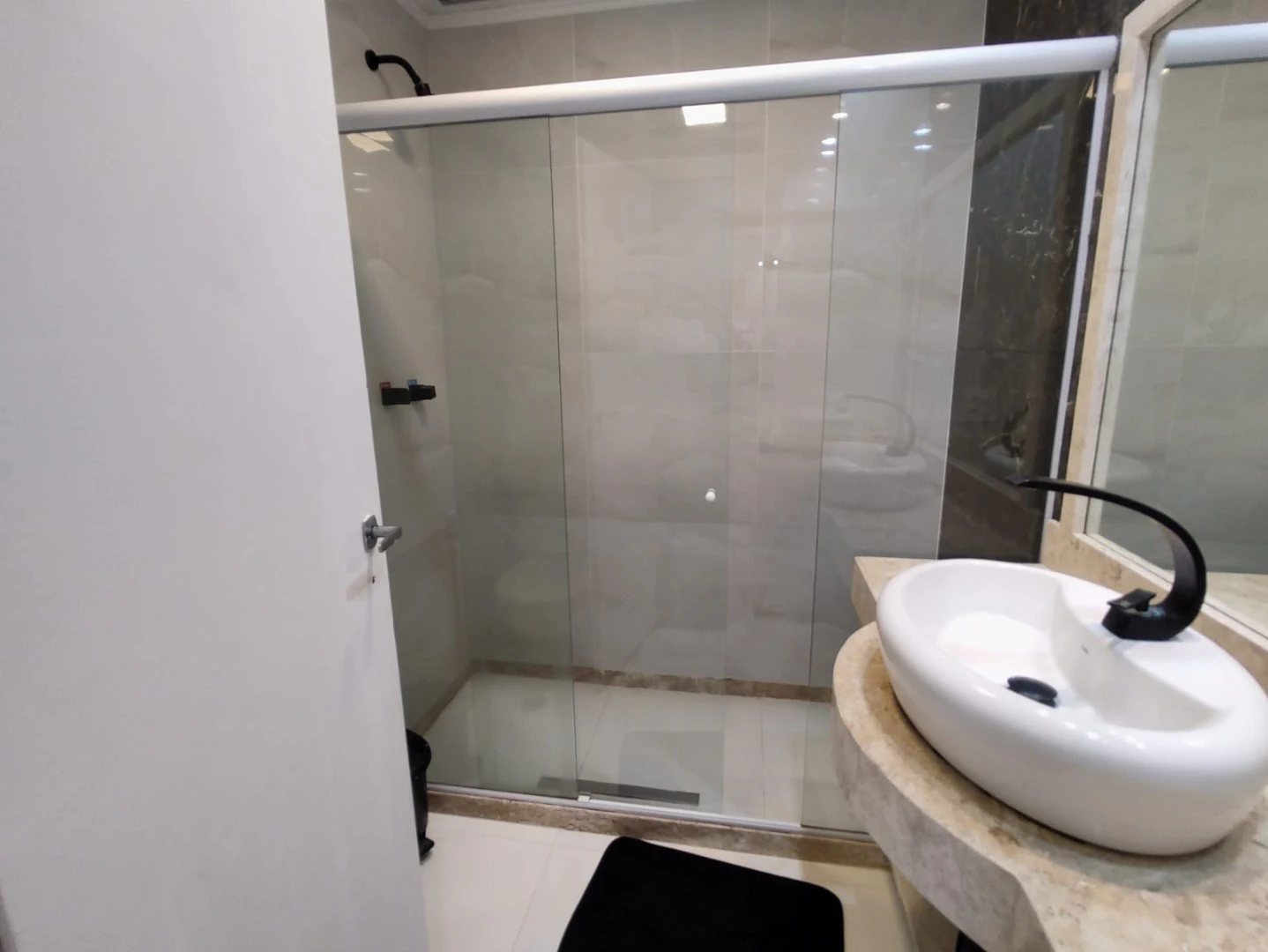 One-bedroom apartment with a water view — photo 14