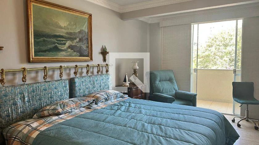 Walk-in closet in a 5-bedroom house, 250 m² — photo 3