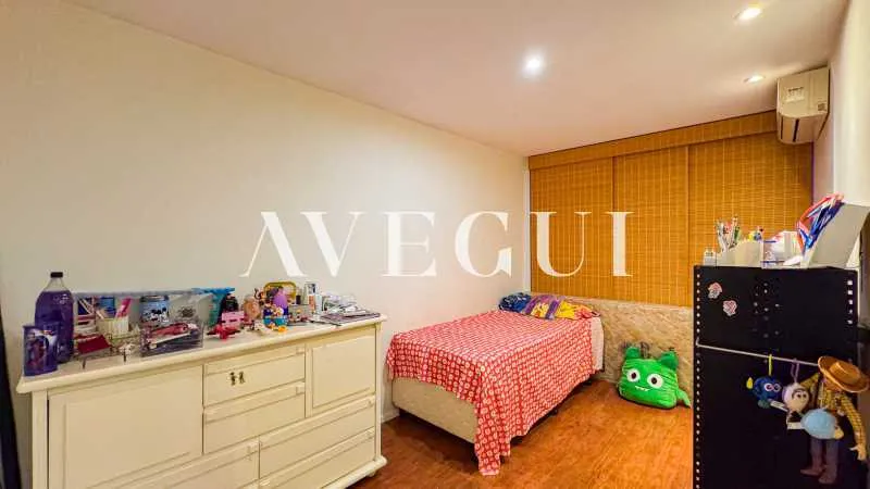 Apartment with a closed kitchen and 4 bedrooms — photo 9