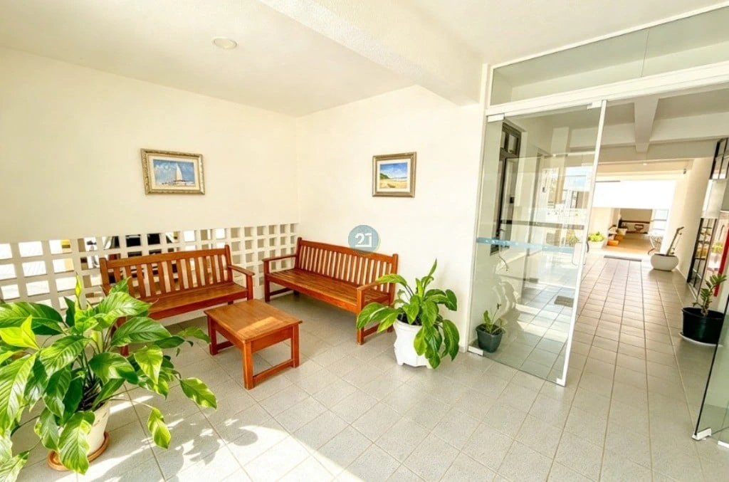 Glass-enclosed balcony in a 3-bedroom apartment, 98 m² — photo 10