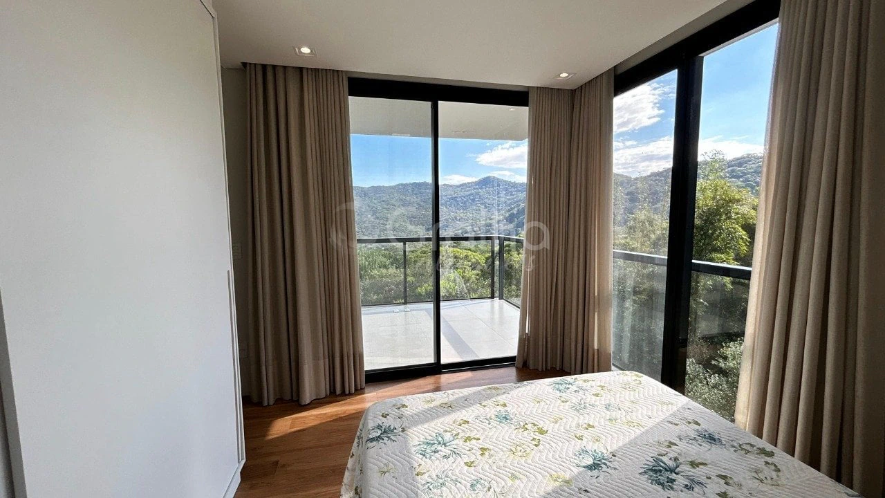 Furnished house, 158 m², with floor-to-ceiling windows — photo 19