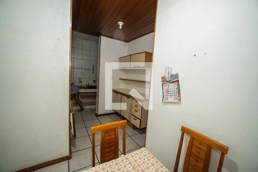 Apartment, 90 m², with wood or laminate floors — photo 2