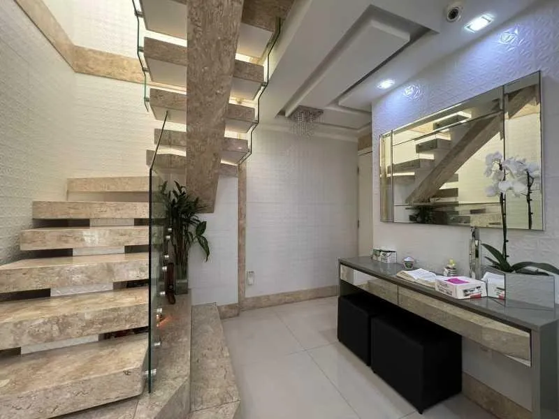 Furnished apartment with 2 bedrooms and a glass balcony — photo 7