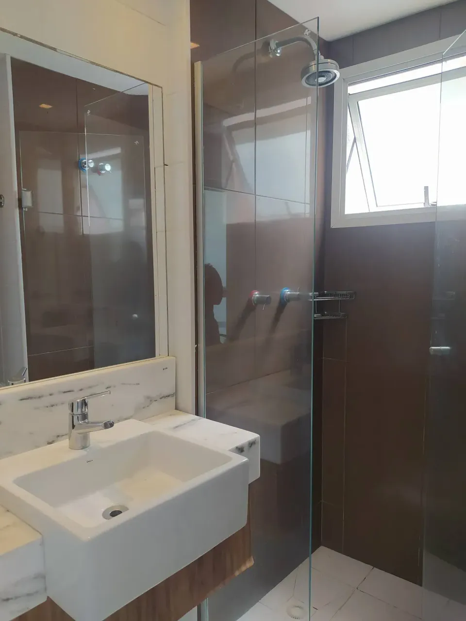 2-bedroom apartment with a balcony and enclosed kitchen — photo 6