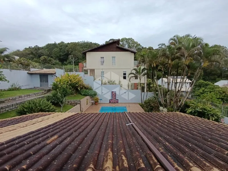 Studio in a building with a pool — photo 5