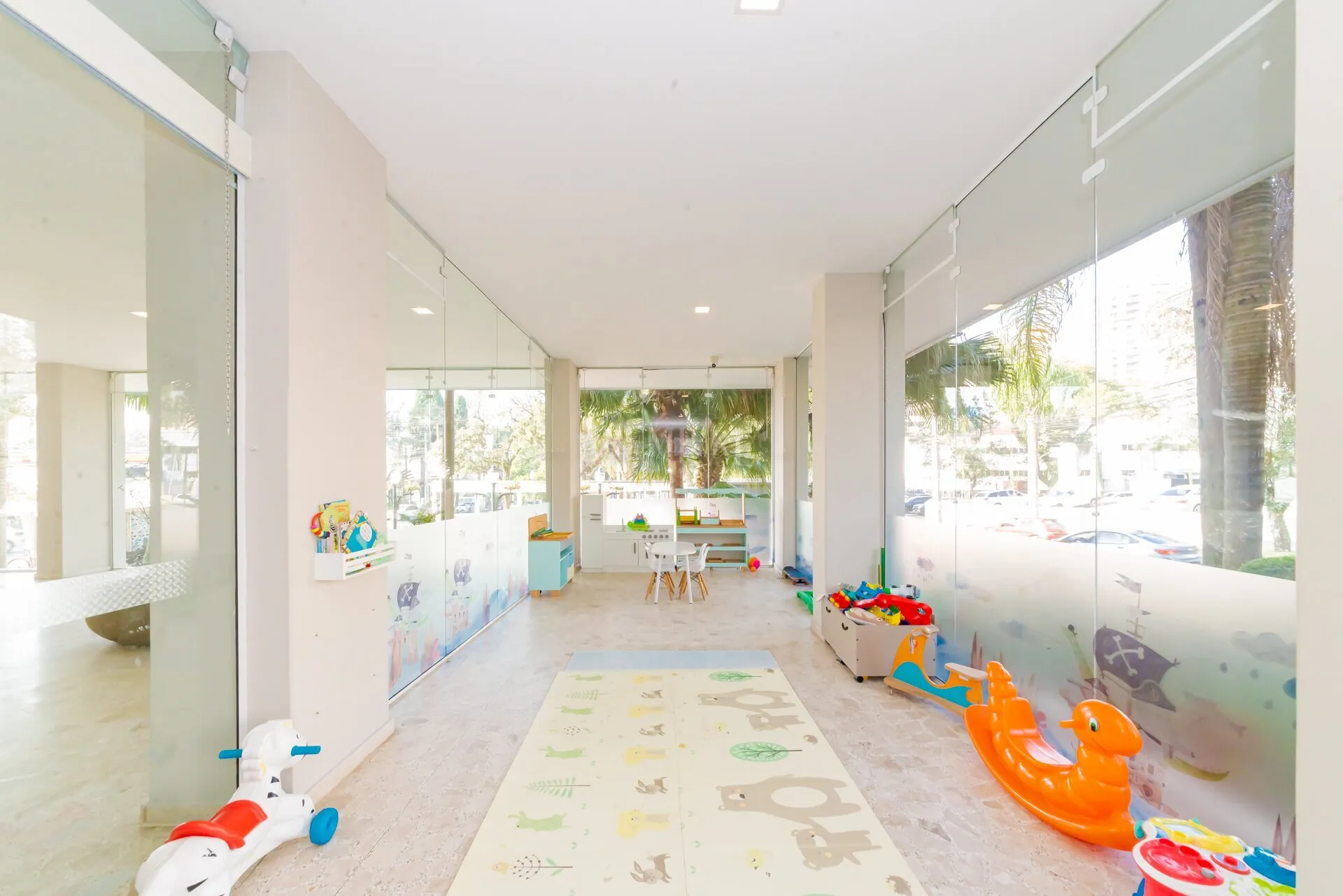 Furnished 2-bedroom apartment with 3 bathrooms — photo 9