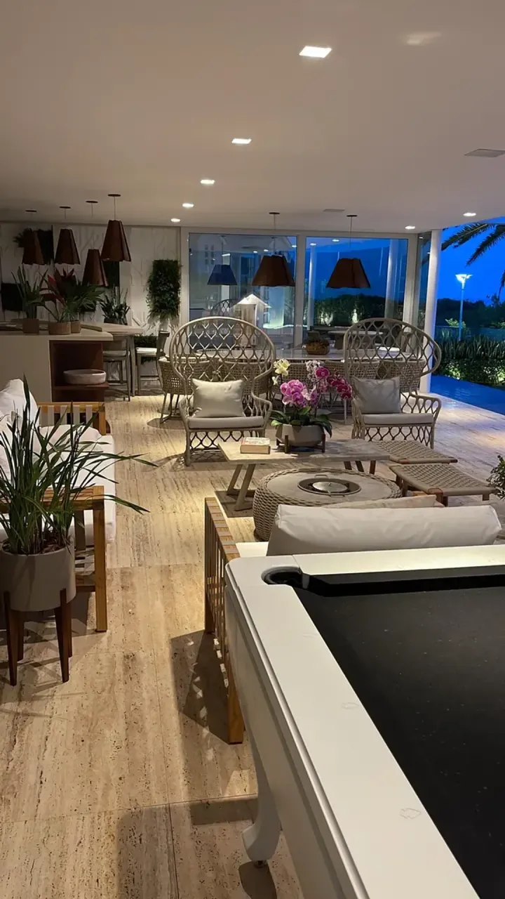 House with open-plan kitchen and 5 bedrooms