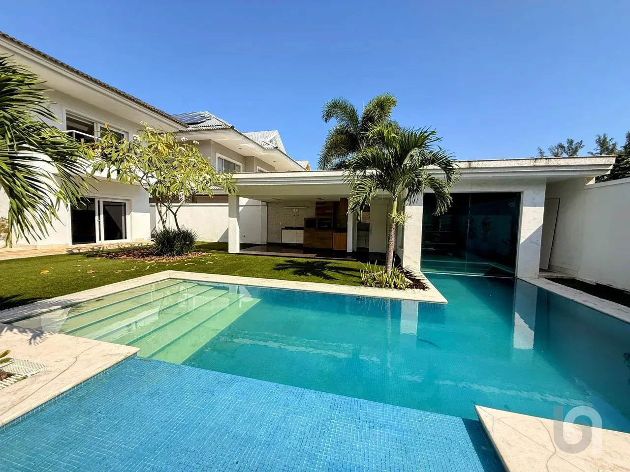 House with 4 bedrooms and 5 baths, 740 m² and 3 parking — photo 29