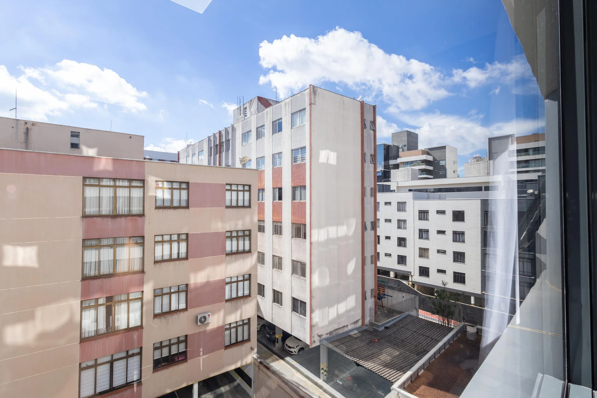 Floor-to-ceiling windows in a one-bedroom apartment, 27 m² — photo 32