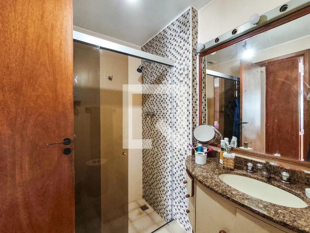 Furnished 4-bedroom apartment with balcony — photo 90