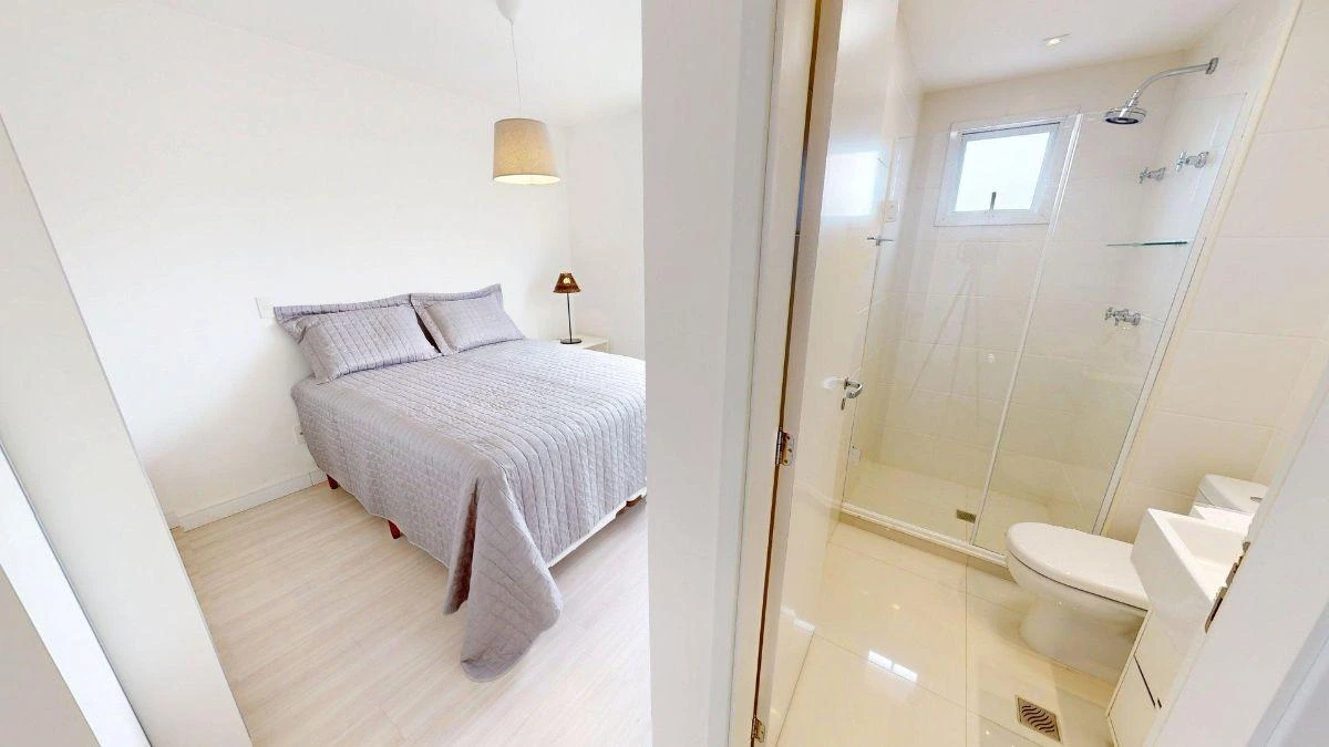Furnished apartment, 95 m², with a glass-enclosed balcony — photo 8