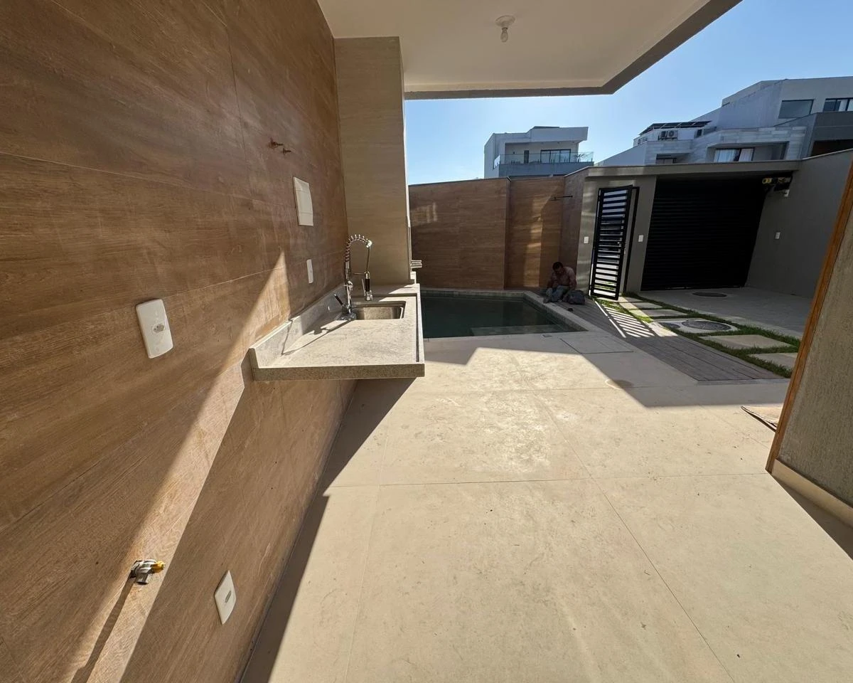 House, 240 m², with a glass-enclosed balcony — photo 36