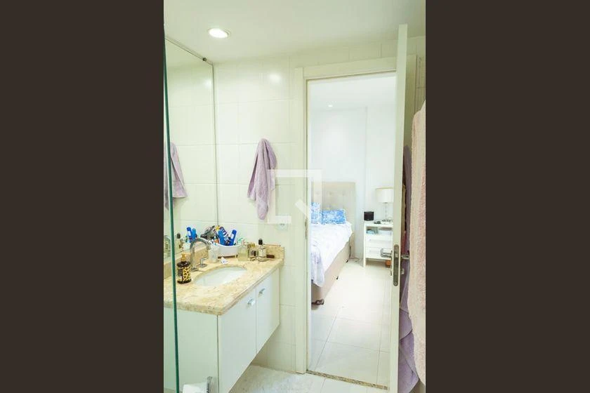 3 en-suite bedroom rental with 127 m² and 2 parking spots — photo 18
