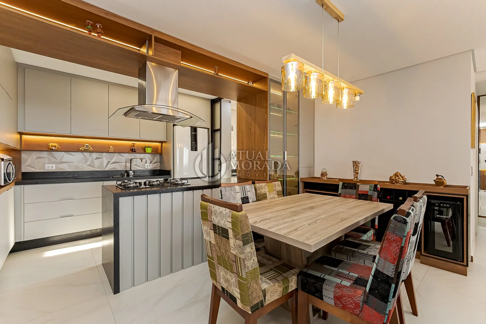 Furnished 2-bedroom apartment with open-plan kitchen