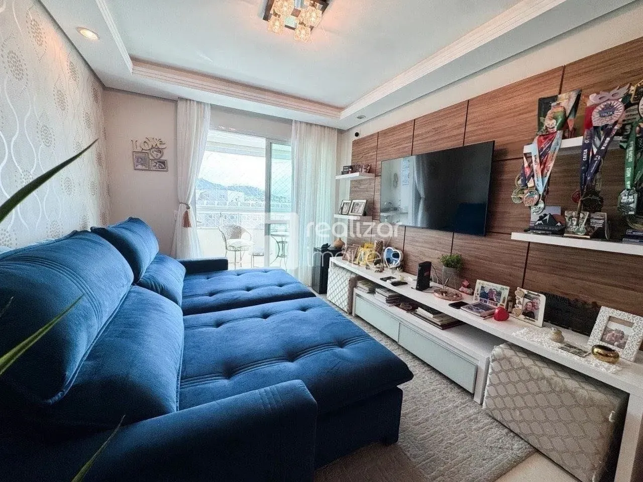 Balcony with a grill in a 3-bedroom apartment, 94 m² — photo 19