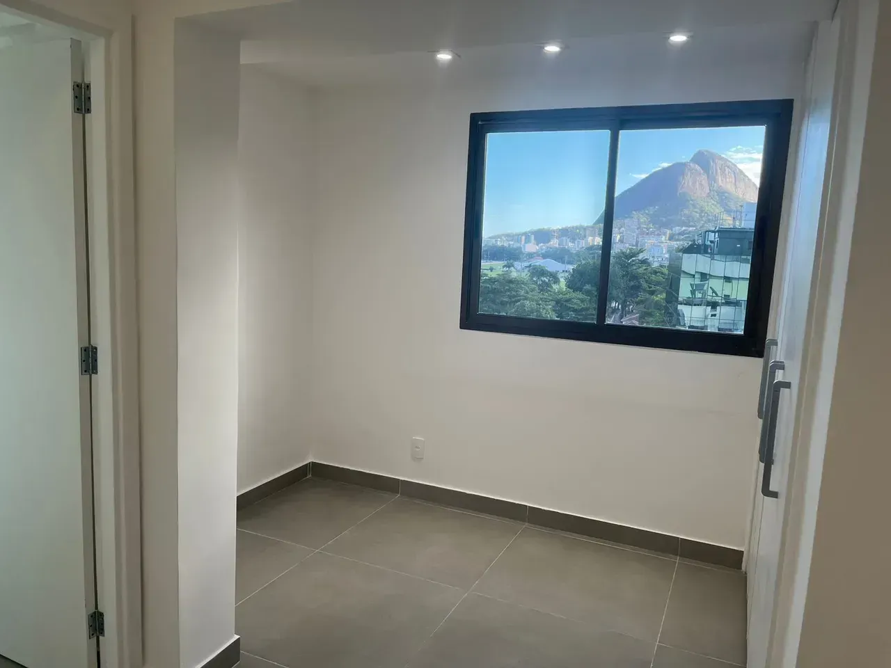 Apartment with 3 bedrooms and 5 bathrooms with view — photo 13