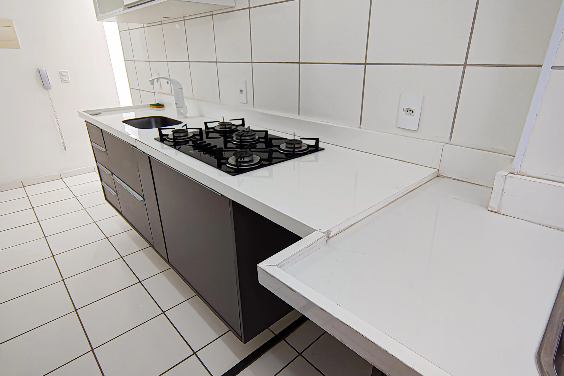 2-bedroom apartment with a mountain view in Rio de Janeiro — photo 18