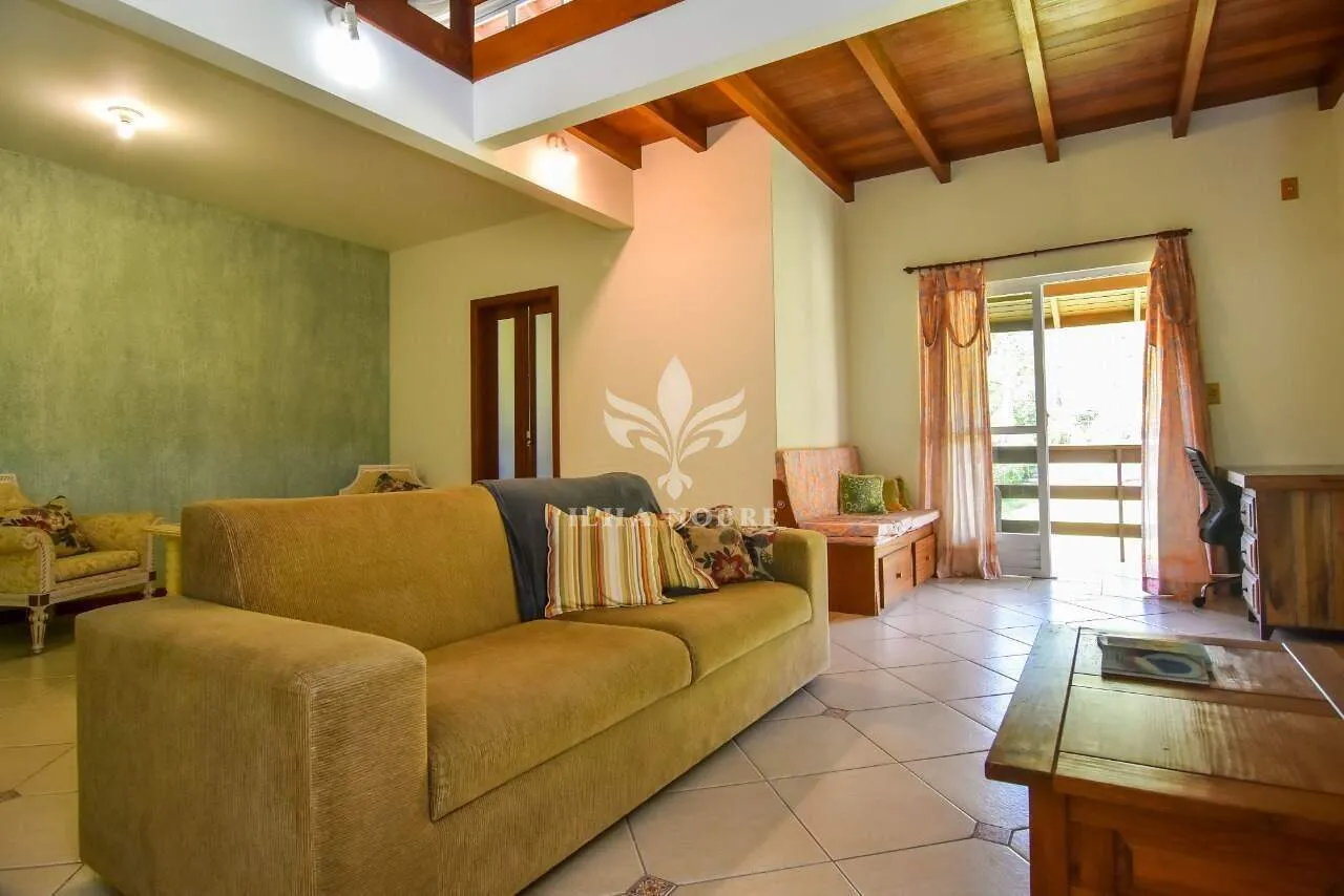 Furnished house with 3 bedrooms, 1 en-suite, 4 baths