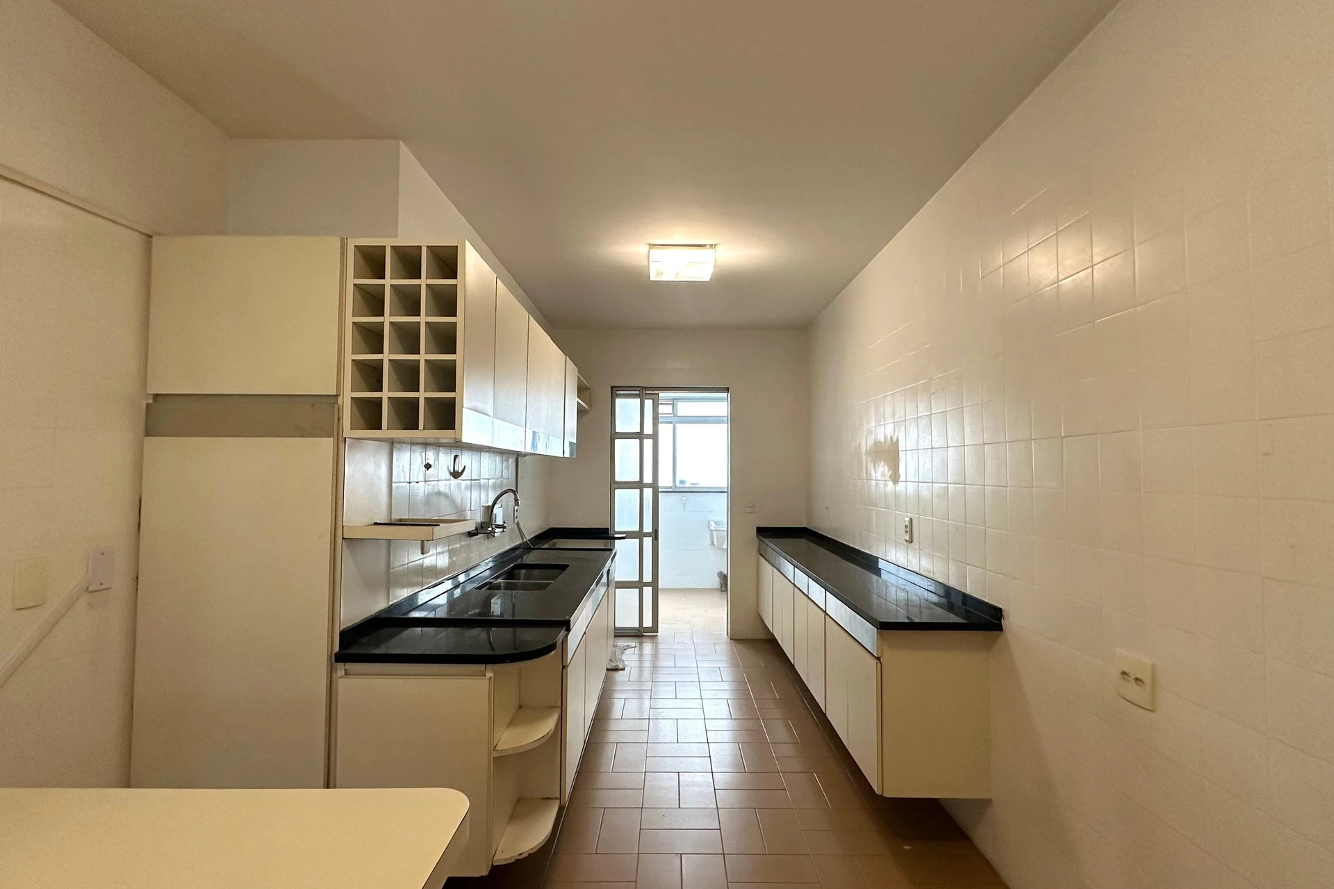 Unfurnished apartment with 2 en-suite bedrooms — photo 2